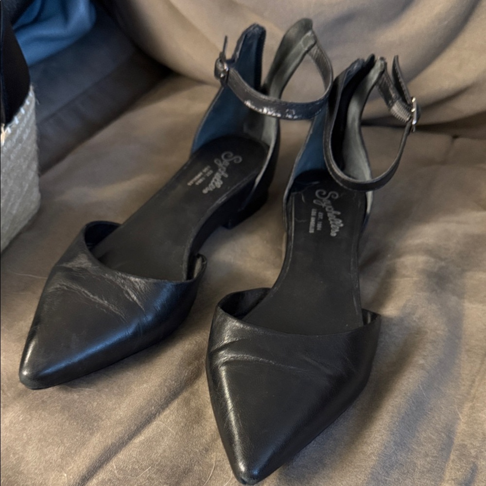 Seychelles Elegant Black Ankle-Strap Flats